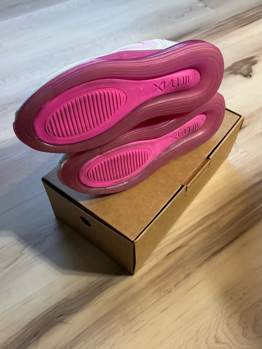 Nike Air Max 720 Pink Rise Sneakers